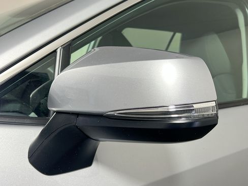 Used 2025 Toyota RAV4 XLE FWD image 12