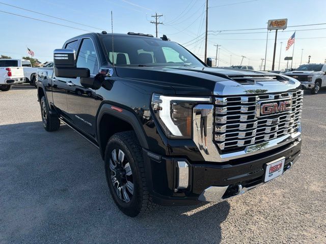 Used 2026 GMC Sierra 2500 Denali w/ Technology Package AWD/4WD image 4