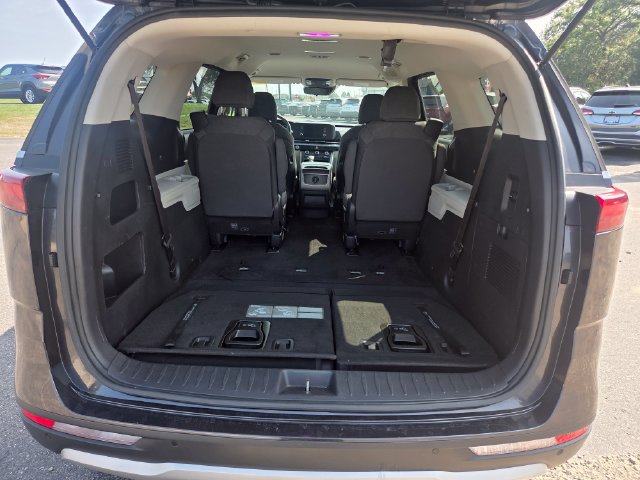 Used 2022 Kia Carnival LX FWD image 34