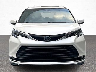 Certified 2021 Toyota Sienna XLE video 3