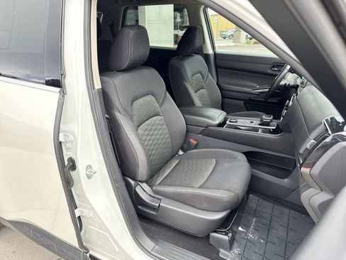 Used 2024 Nissan Pathfinder SV AWD/4WD image 15