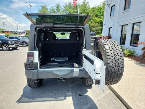 Used 2017 Jeep Wrangler Unlimited Sport w/ Quick Order Package 24S AWD/4WD image 27