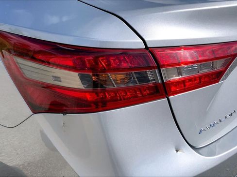 Used 2018 Toyota Avalon Limited FWD image 28
