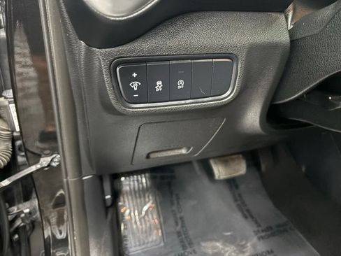 Used 2023 Kia Soul LX w/ LX Technology Package FWD image 23