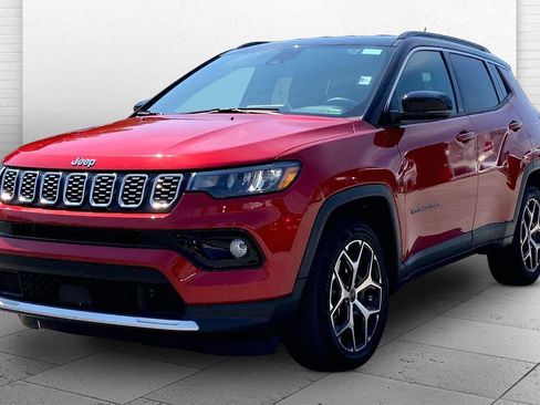 Used 2025 Jeep Compass Limited AWD/4WD image 11