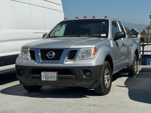 Used 2009 Nissan Frontier XE w/ XE Preferred Pkg image 3