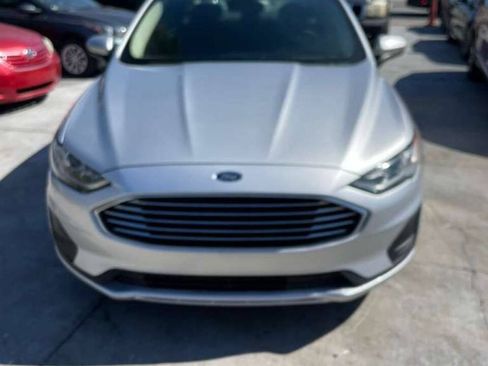 Used 2019 Ford Fusion SE FWD image 1