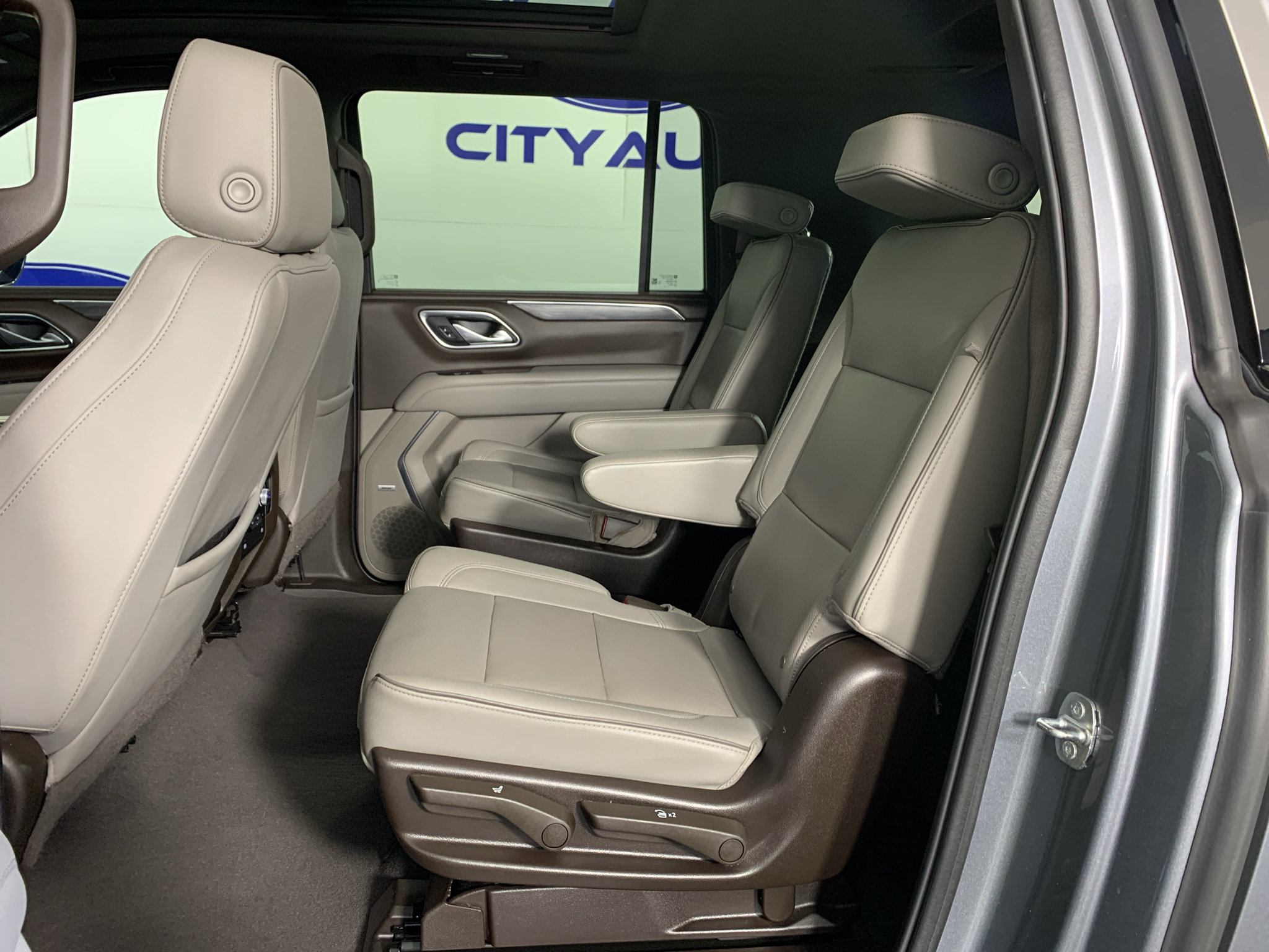 Used 2022 GMC Yukon XL SLT w/ SLT Premium Package AWD/4WD image 30