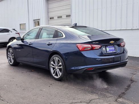 Used 2022 Chevrolet Malibu LT image 3