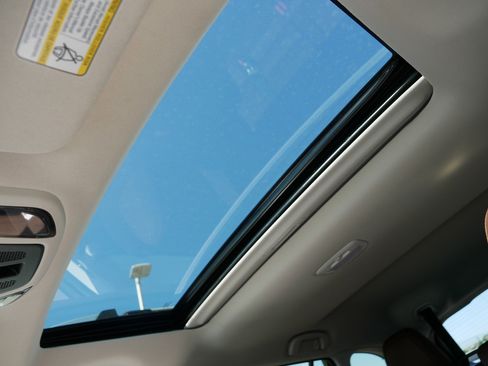 Used 2023 Subaru Outback Touring AWD/4WD image 32