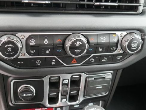 Used 2025 Jeep Gladiator Rubicon w/ Safety Group AWD/4WD image 20