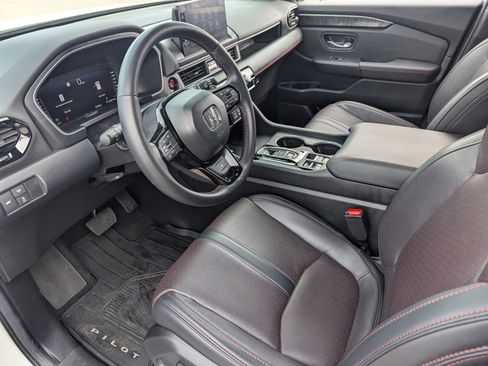 Used 2025 Honda Pilot Black Edition image 29