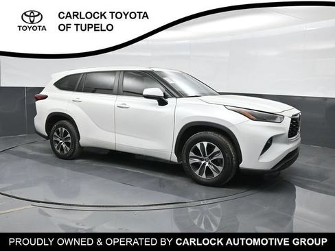Used 2023 Toyota Highlander XLE FWD image 6