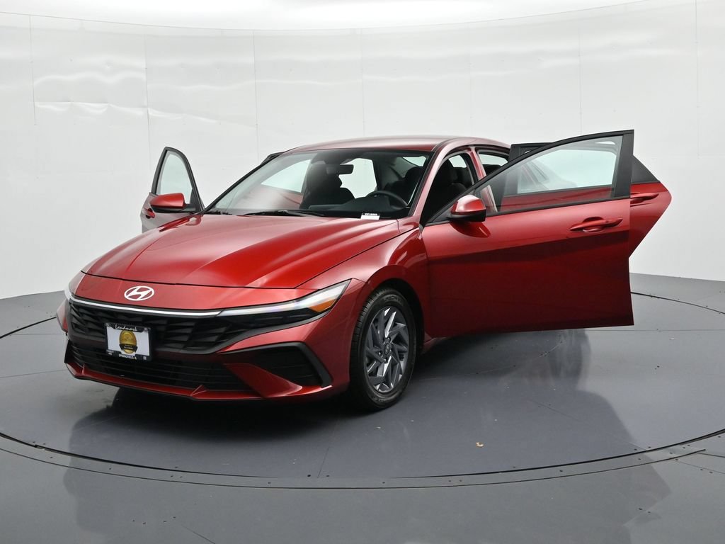 Used 2024 Hyundai Elantra SEL FWD image 25
