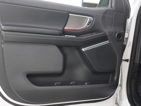 Used 2025 Ford Expedition Max Platinum AWD/4WD image 21