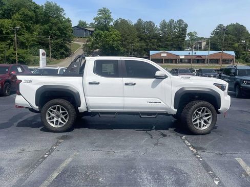 New 2025 Toyota Tacoma TRD Off-Road AWD/4WD image 2