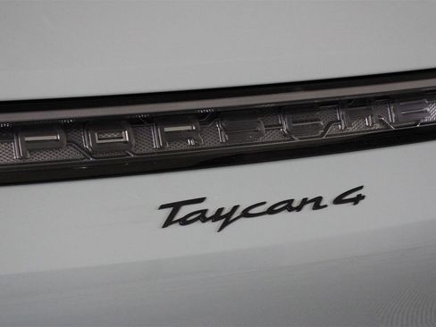 Used 2025 Porsche Taycan 4 Cross Turismo image 22