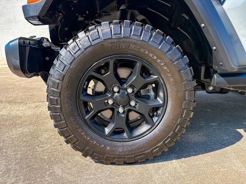 Used 2022 Jeep Wrangler Sport AWD/4WD image 30