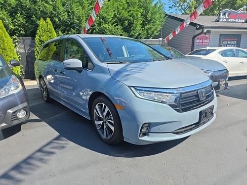 Used 2024 Honda Odyssey Touring image 3