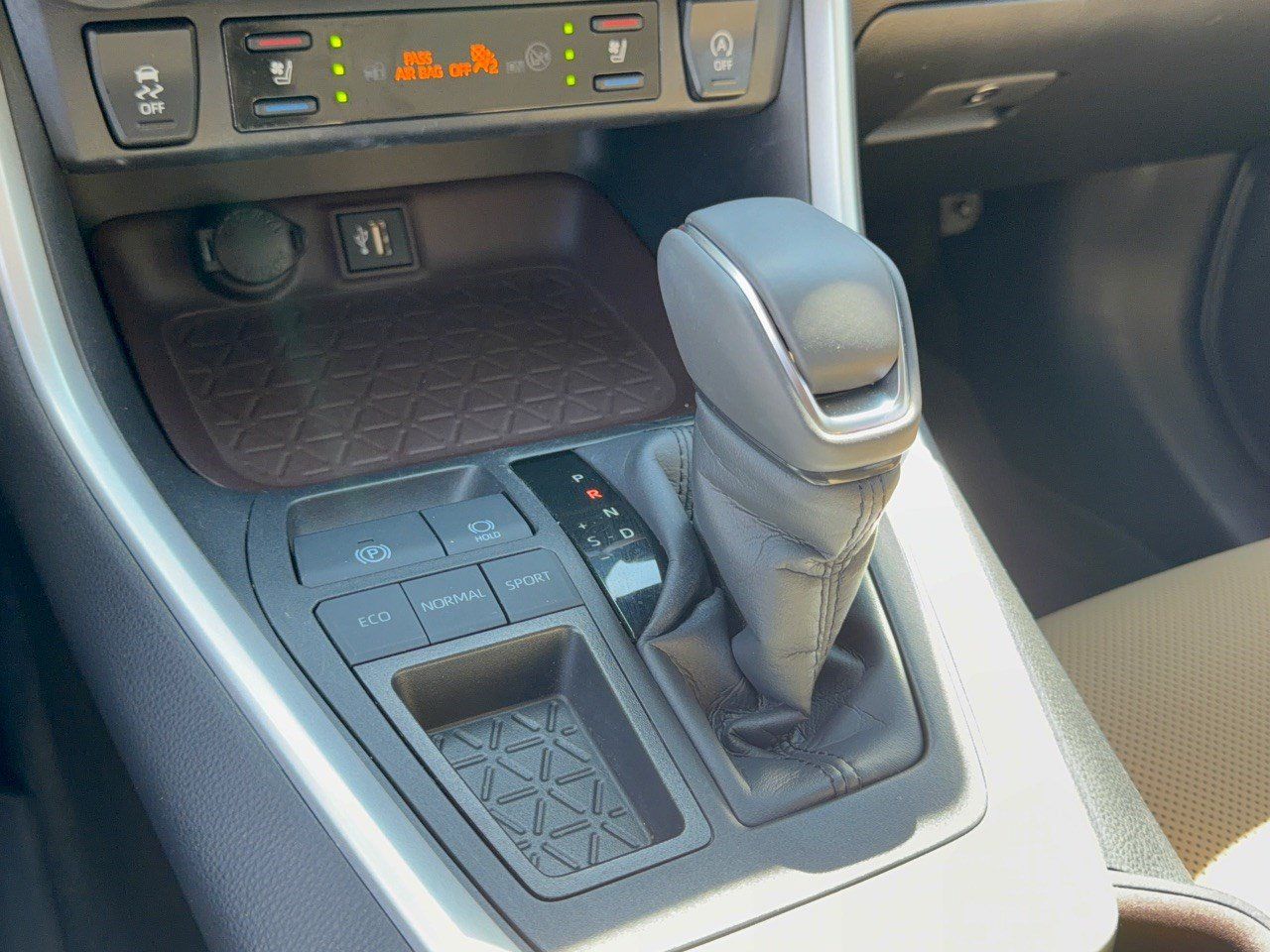 Used 2024 Toyota RAV4 Limited FWD image 21