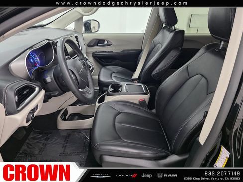 Used 2024 Chrysler Pacifica Limited FWD image 21