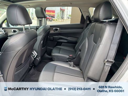 Used 2022 Kia Sorento EX w/ Panoramic Sunroof Package FWD image 5