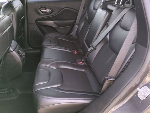 Used 2021 Jeep Cherokee Latitude Plus AWD/4WD image 24