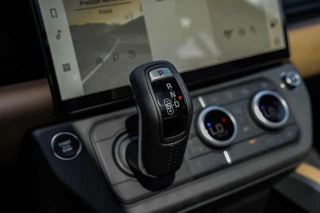 New 2026 Land Rover Defender 110 X-Dynamic SE AWD/4WD image 38