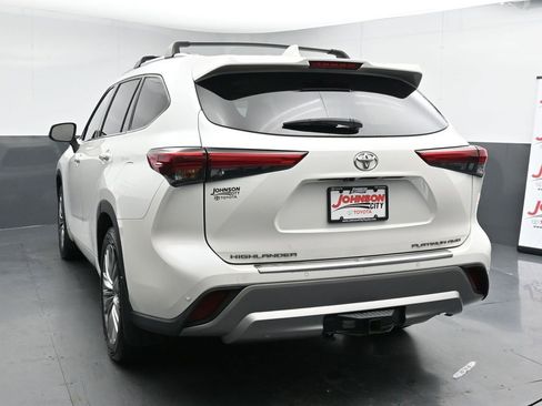 Used 2021 Toyota Highlander Platinum image 6