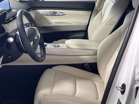 Used 2023 Genesis GV70 2.5T w/ Select Package image 13