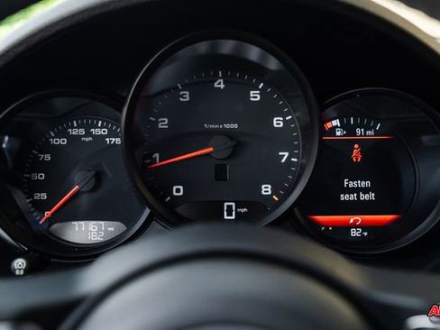Used 2018 Porsche 718 Cayman RWD image 9