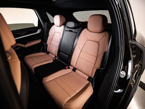 Certified 2026 Porsche Cayenne AWD/4WD image 24
