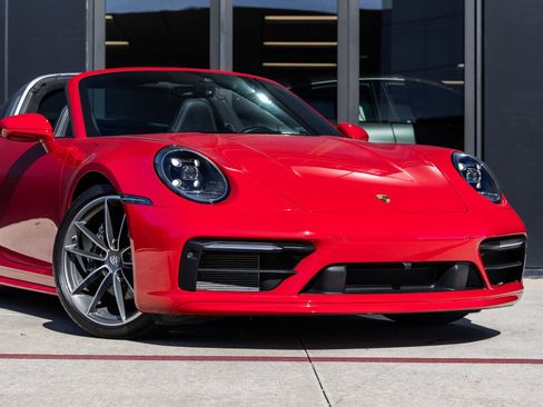 Certified 2024 Porsche 911 Targa 4 image 9