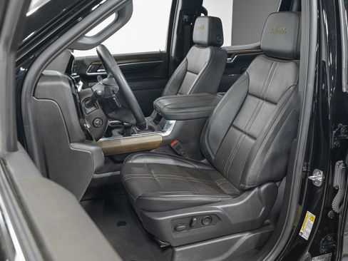 Used 2025 Chevrolet Silverado 1500 High Country w/ High Country Premium Package AWD/4WD image 16