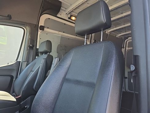 Used 2025 Mercedes-Benz Sprinter 2500 image 31