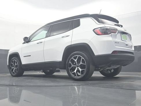 Used 2025 Jeep Compass Limited AWD/4WD image 31