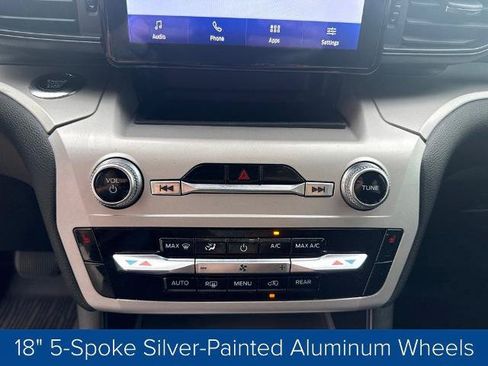 Certified 2024 Ford Explorer XLT RWD image 19