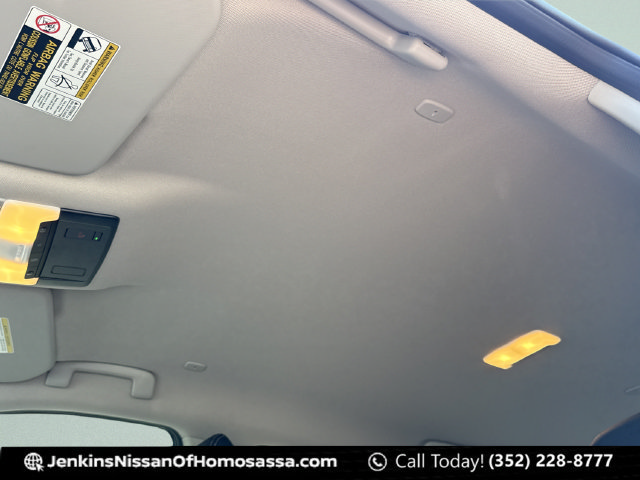 Certified 2025 Nissan Rogue SL FWD image 35