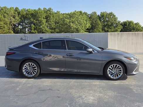 Used 2025 Lexus ES 300h Ultra Luxury w/ Accessory Package (Z2) FWD image 6
