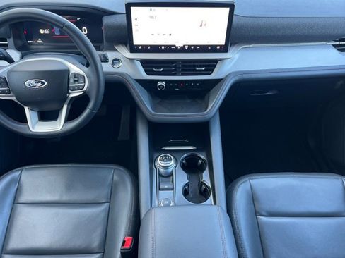 Used 2025 Ford Explorer Active AWD/4WD image 10