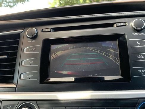 Certified 2019 Toyota Highlander LE AWD/4WD image 22