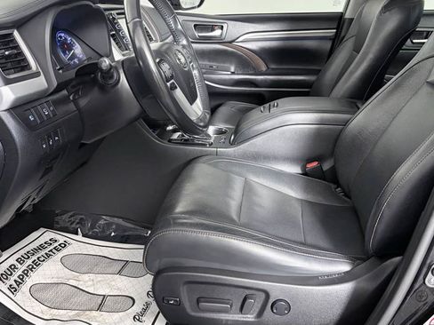 Used 2019 Toyota Highlander Limited Platinum AWD/4WD image 13