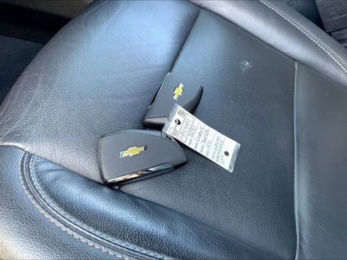 Used 2021 Chevrolet Tahoe Z71 w/ Rear Media and Nav Package image 12