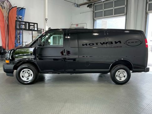 Used 2023 Chevrolet Express 3500 w/ Driver Convenience Package RWD image 21