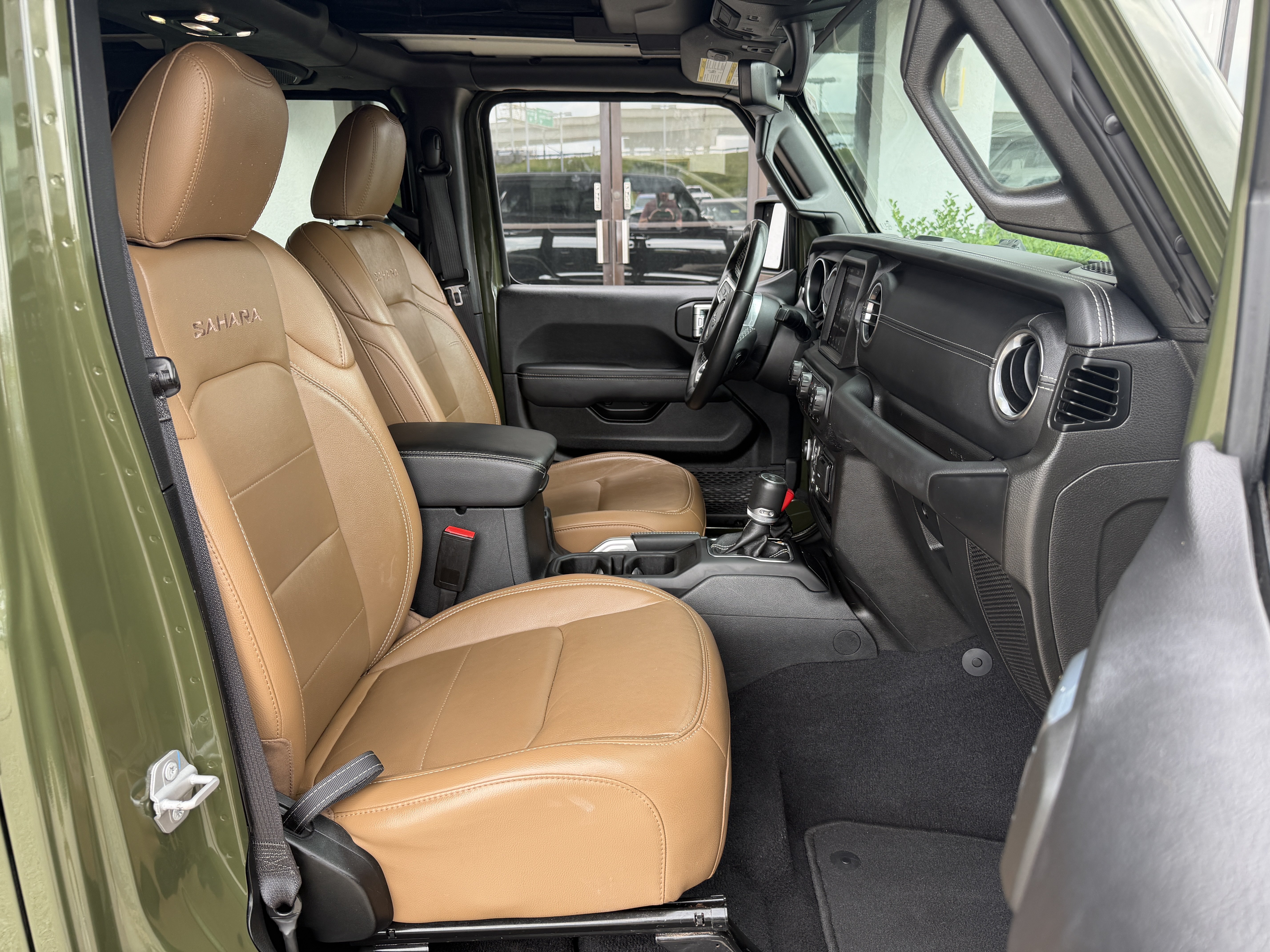 Used 2022 Jeep Wrangler Unlimited Sahara w/ Cold Weather Group AWD/4WD image 25