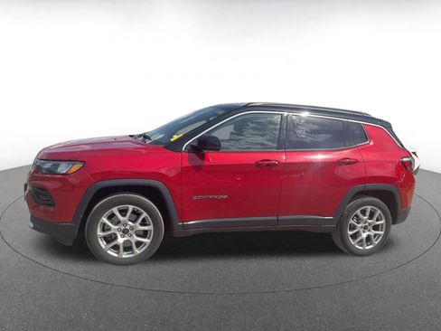 Used 2025 Jeep Compass Limited image 9