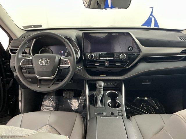 Used 2023 Toyota Highlander Bronze Edition AWD/4WD image 34