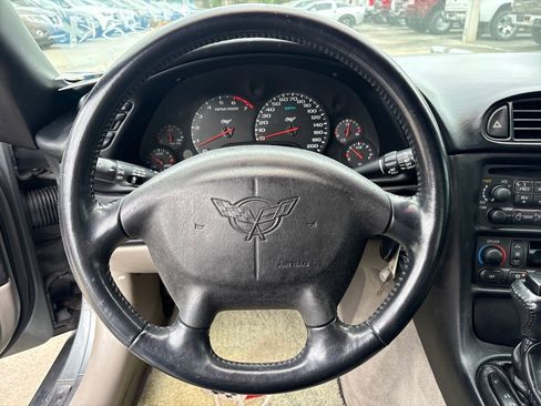 Used 2003 Chevrolet Corvette Coupe w/ Preferred Equipment Group RWD image 18