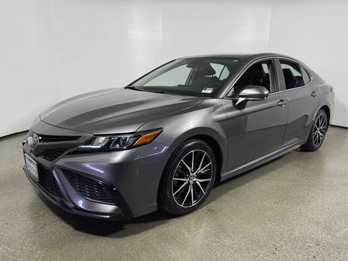 Certified 2022 Toyota Camry SE image 7