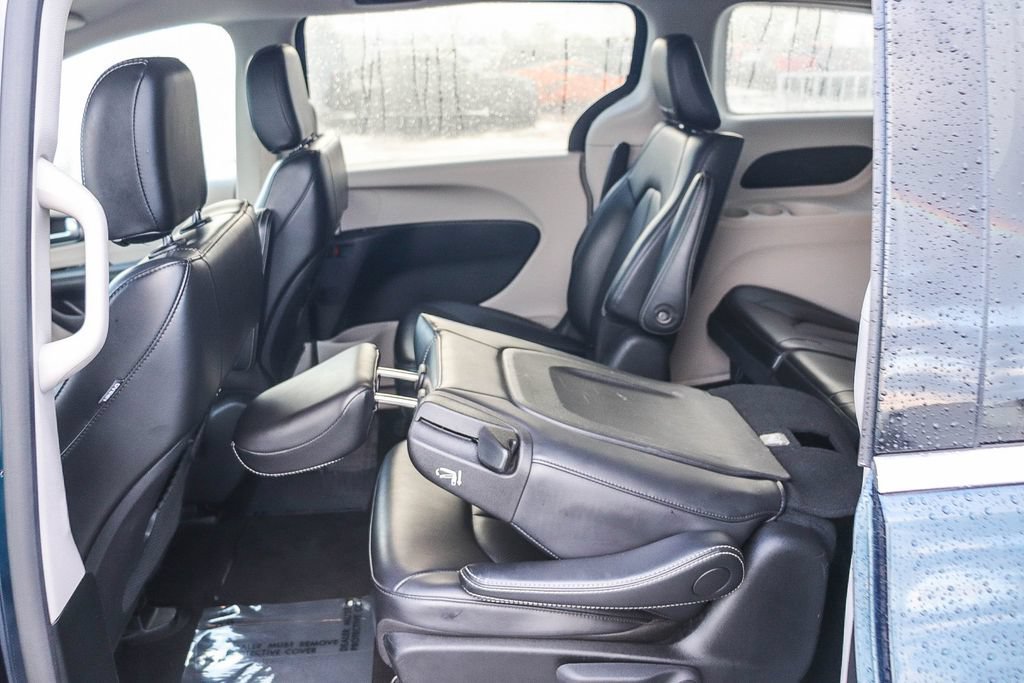 Used 2024 Chrysler Pacifica Limited FWD image 21